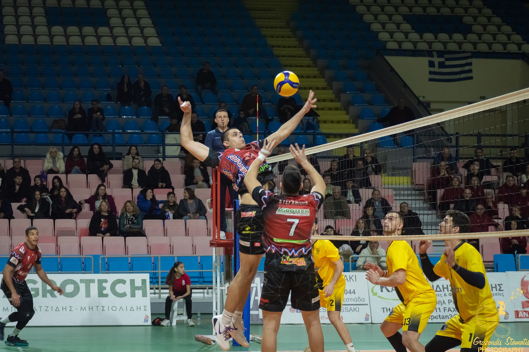 Λύση συνεργασίας με τον Άγγελο Στεφανίδη