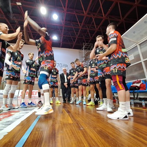 Λύση συνεργασίας με 10 αθλητές